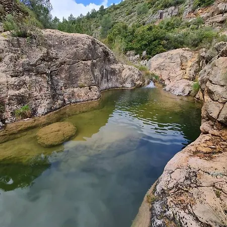 Hétvégi ház Masia De San Juan Casa Numero 1 En Castillo Con Piscina Y Aire Acondicionado